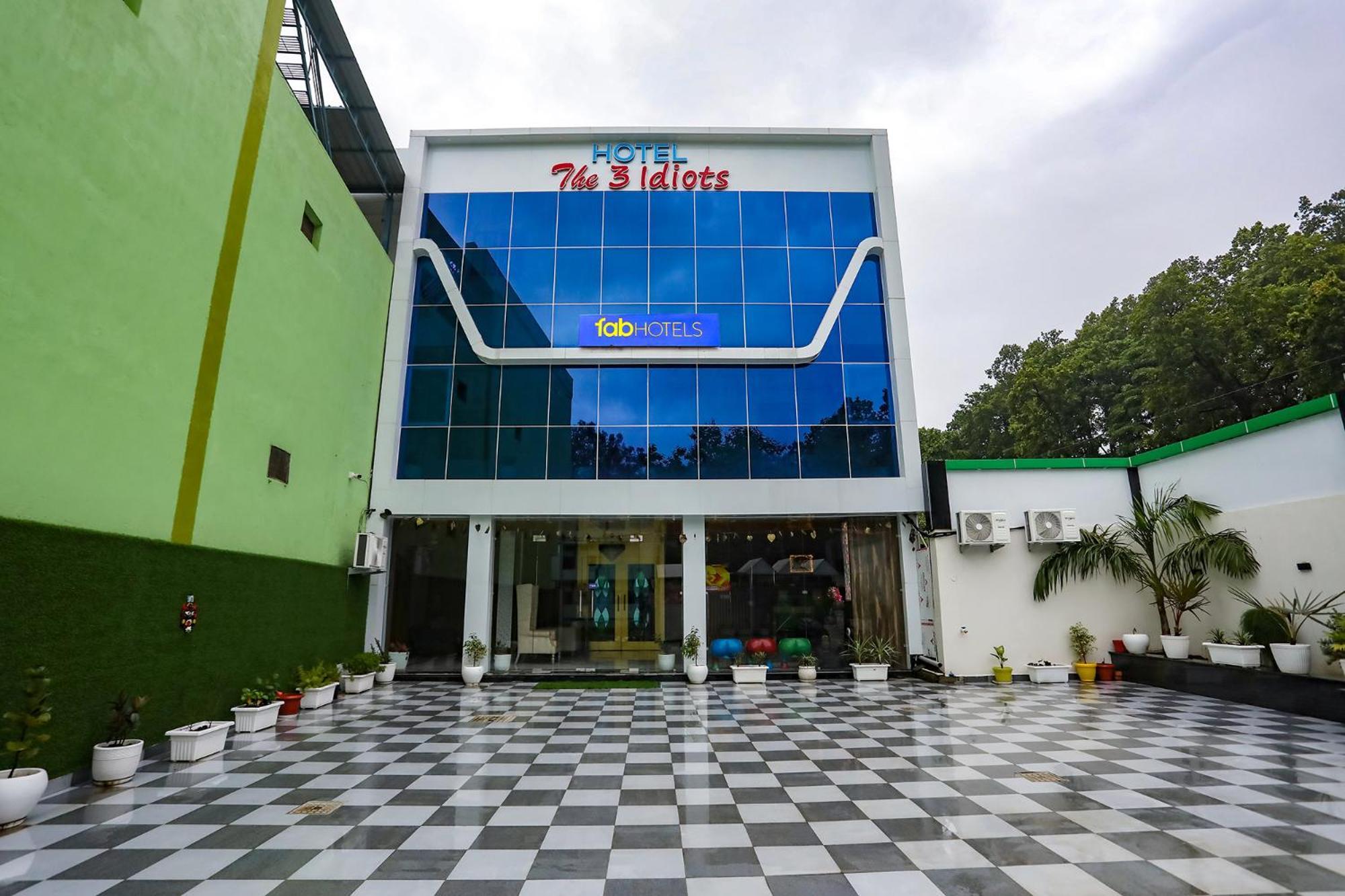 Fabhotel The 3 Dehradun Exterior photo